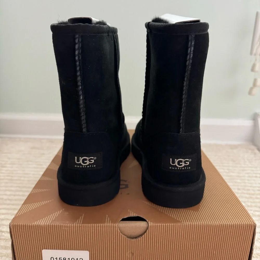 NWT Ugg kids Classic short boots